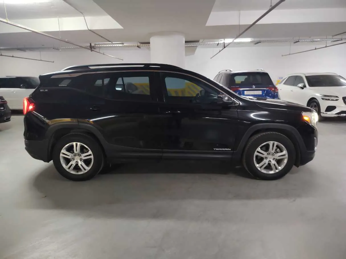 Car image 4