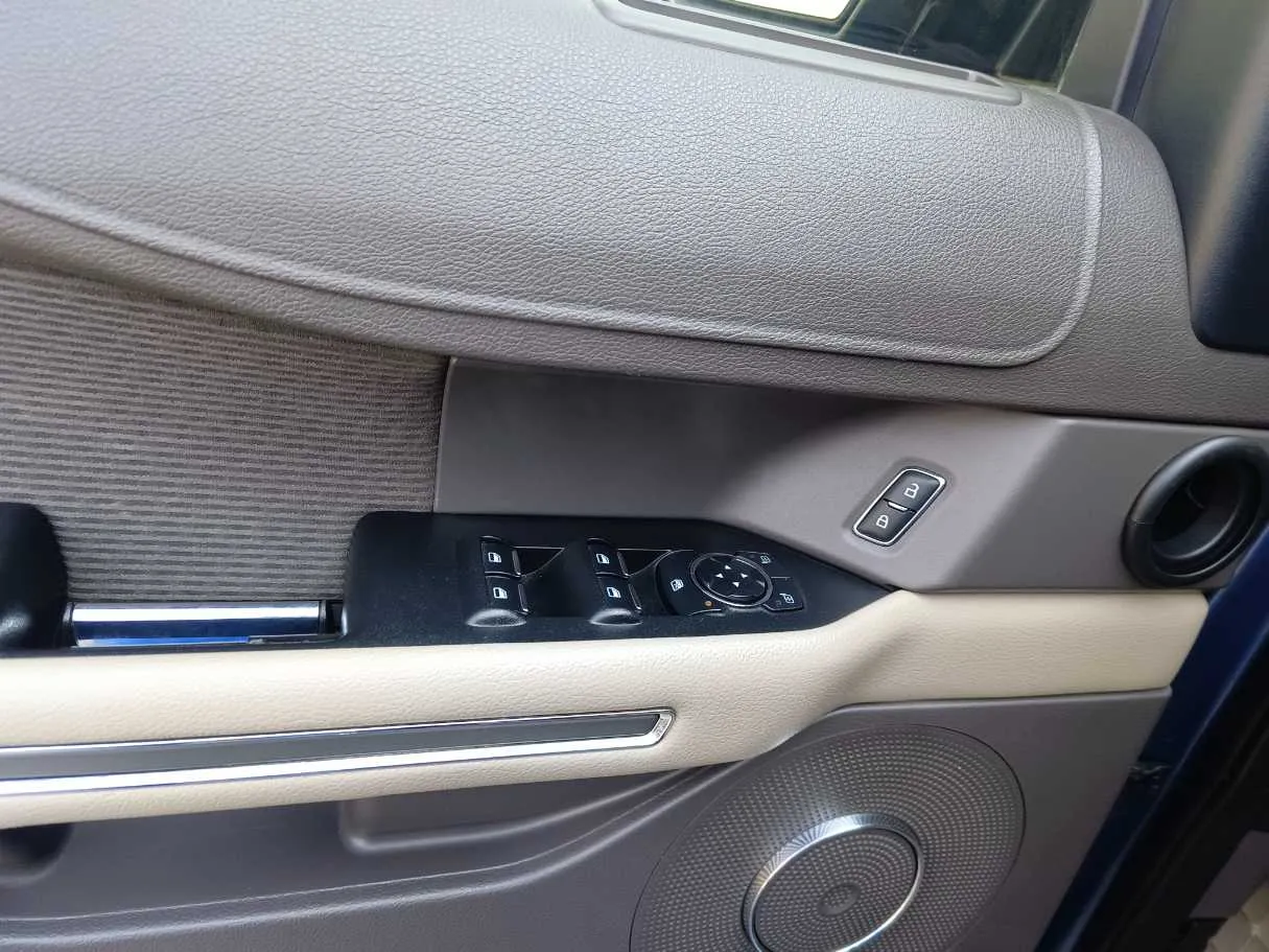 Car image 36