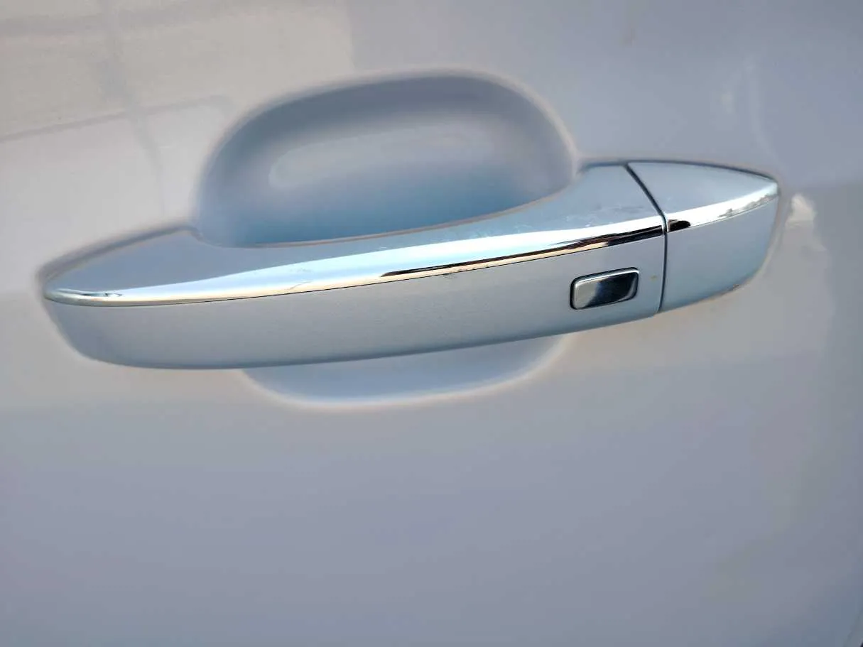 Car image 28