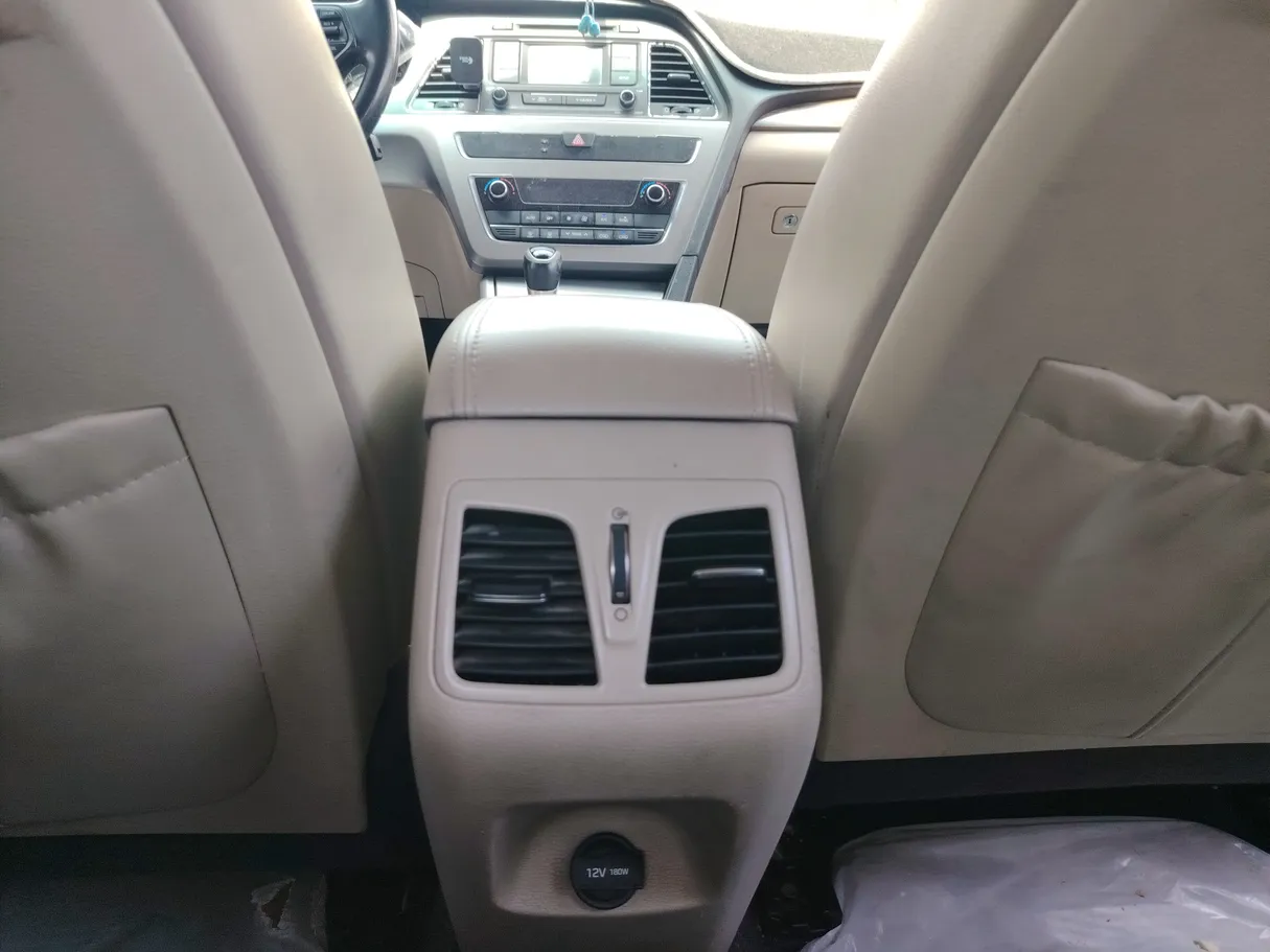 Car image 26