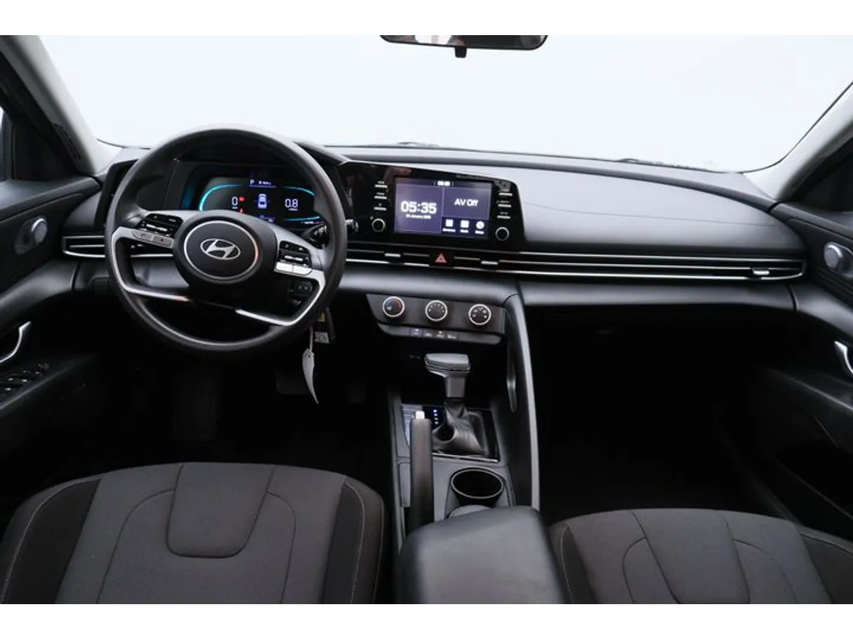 Car image 13