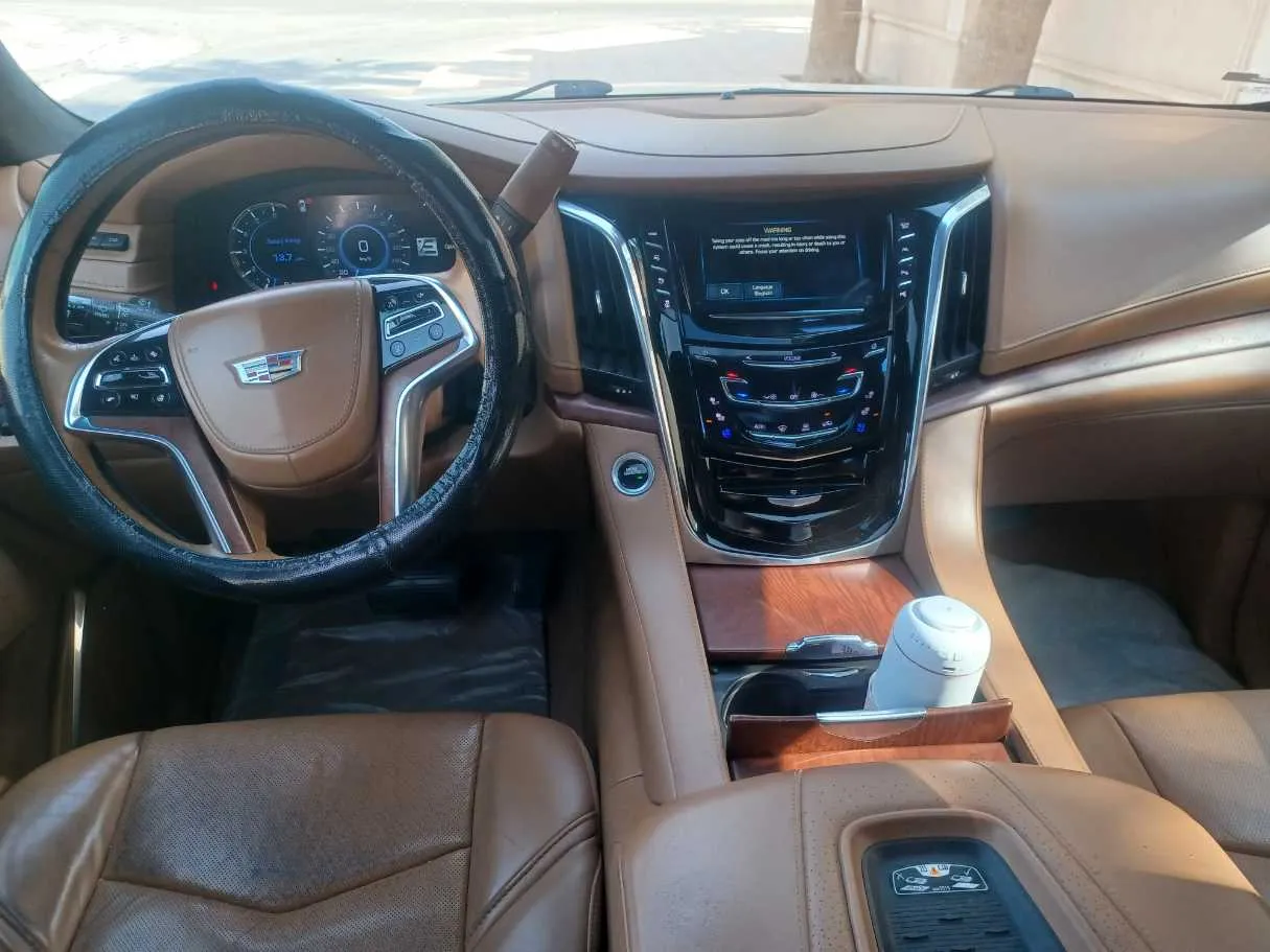 Car image 16