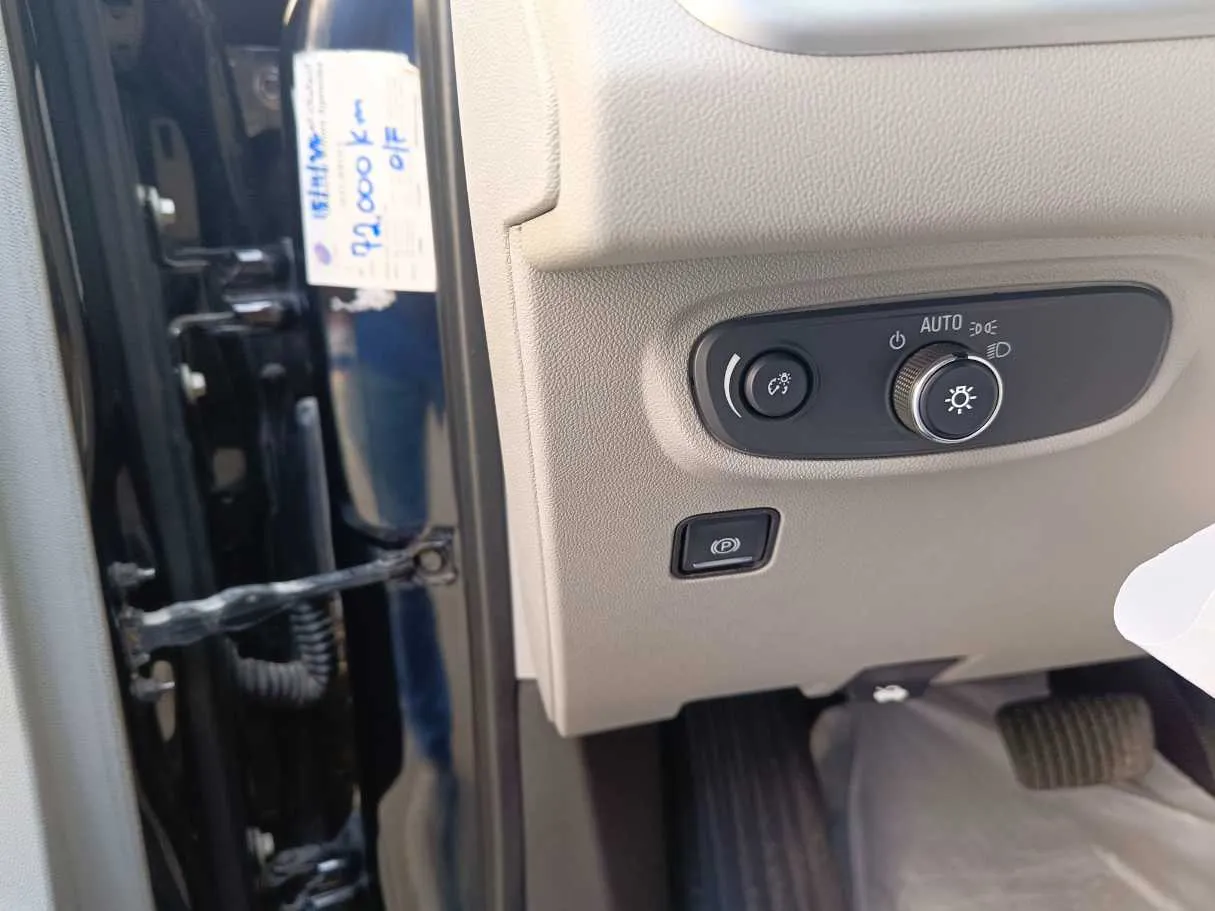 Car image 28