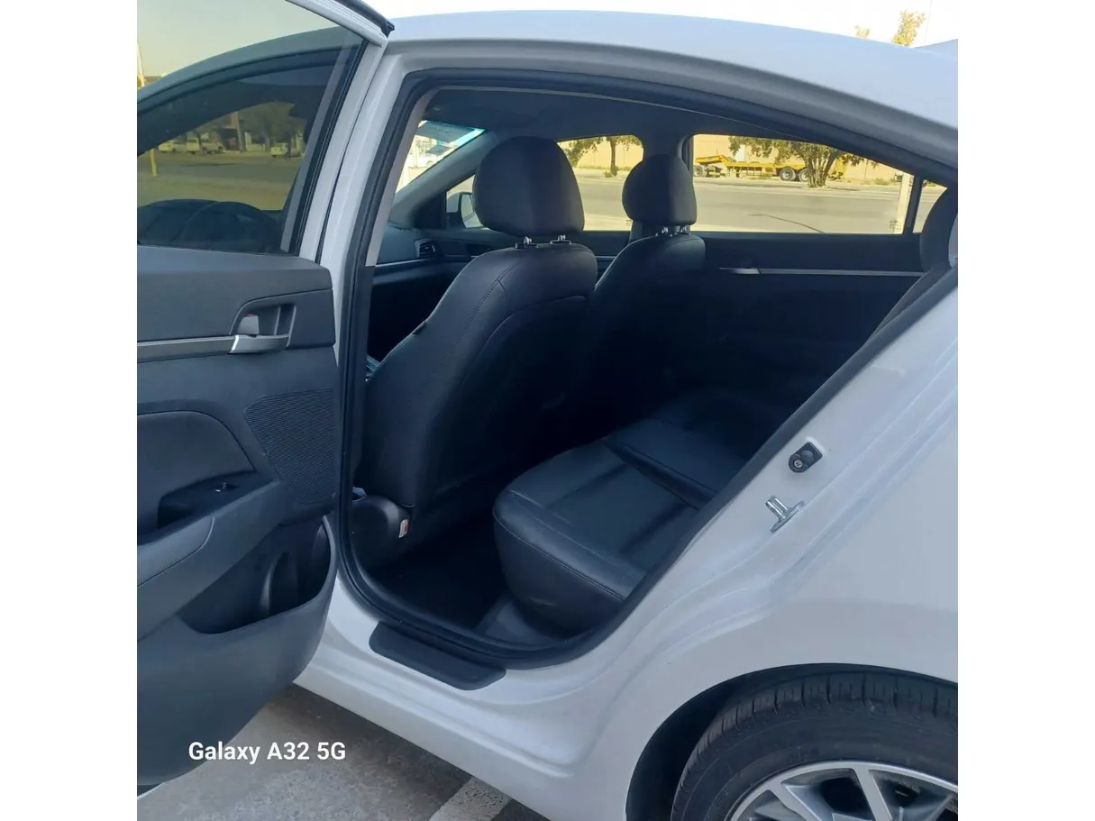 Car image 13