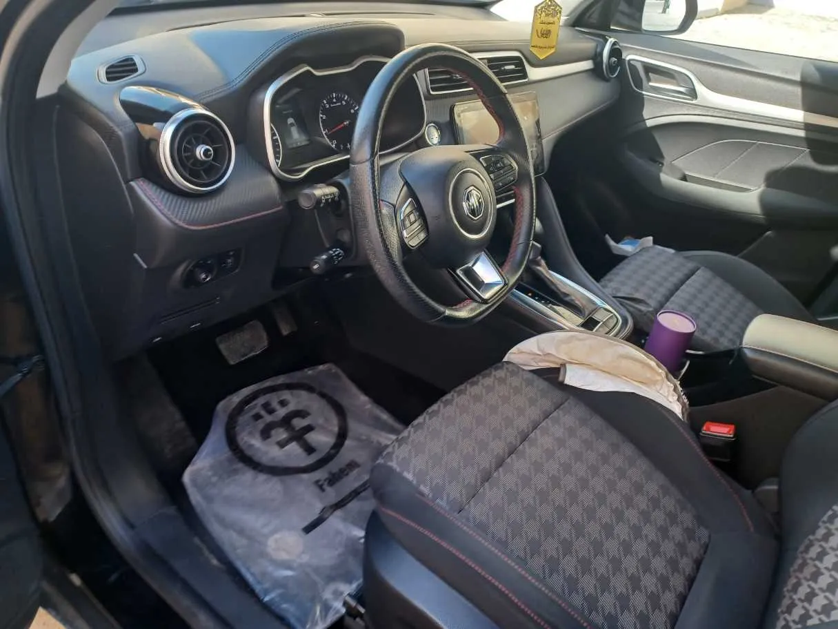 Car image 12