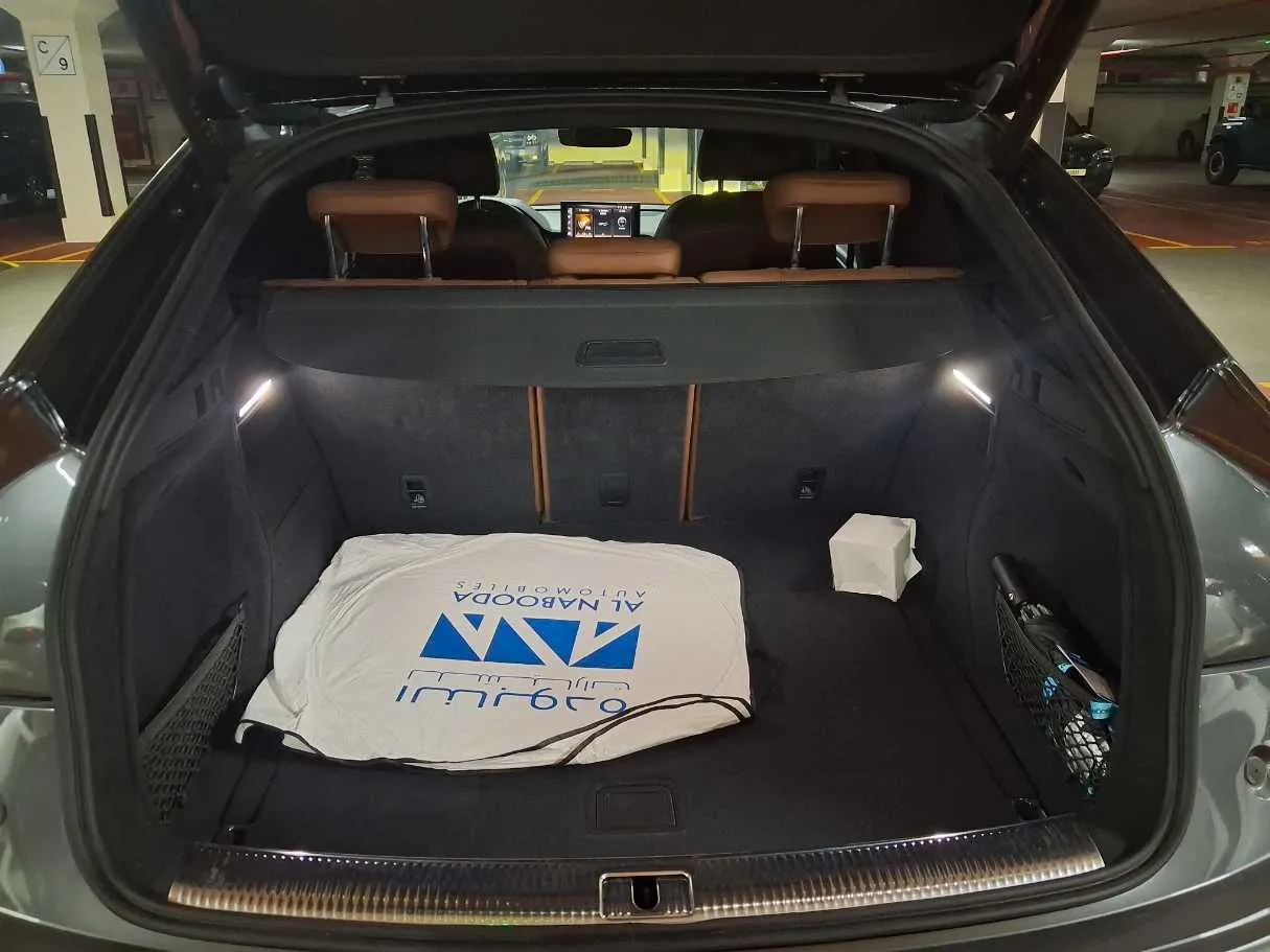 Car image 23