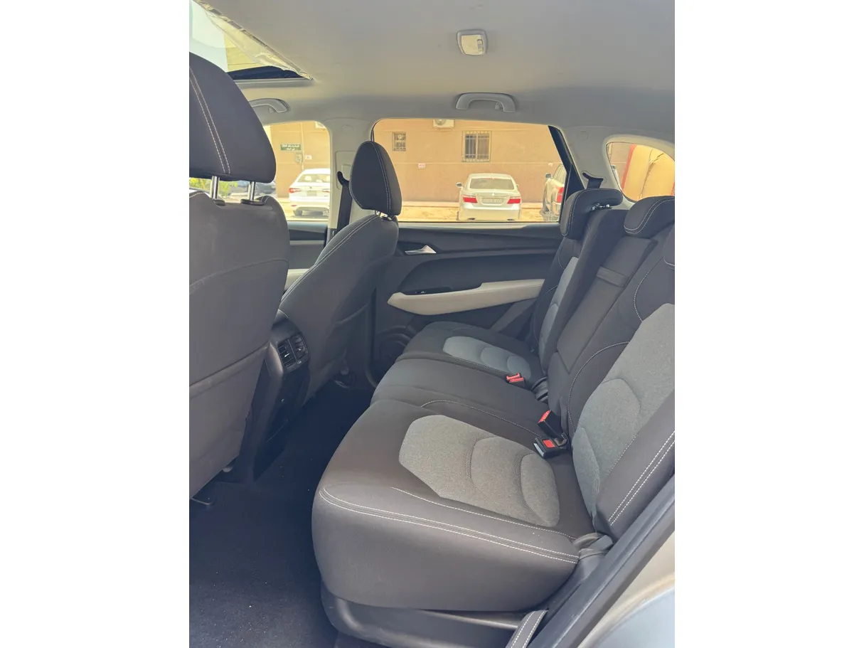 Car image 13
