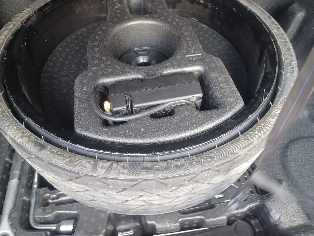Car image 25