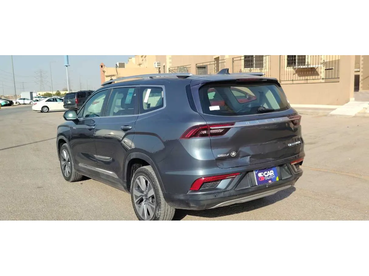 Car image 8