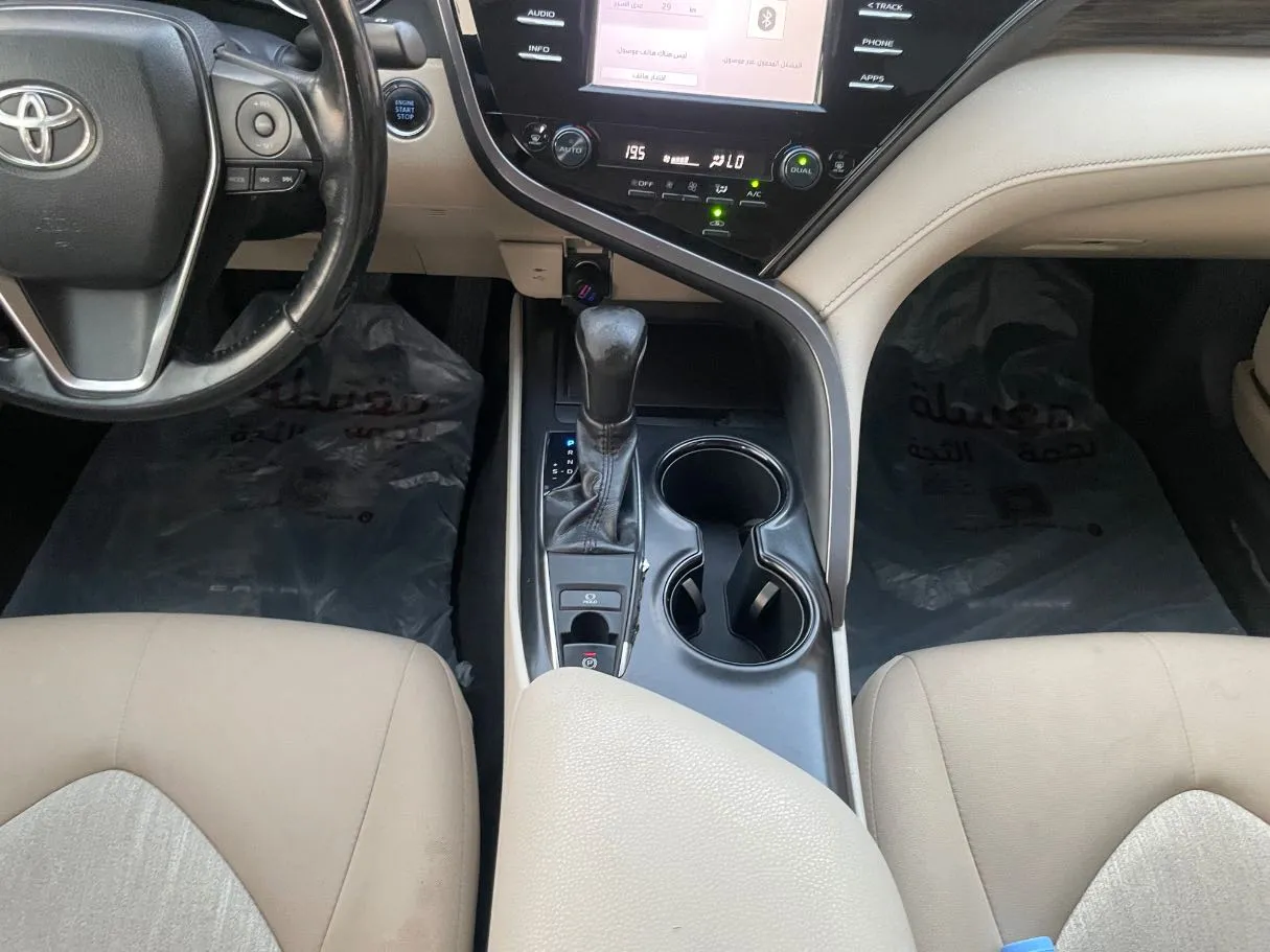 Car image 19