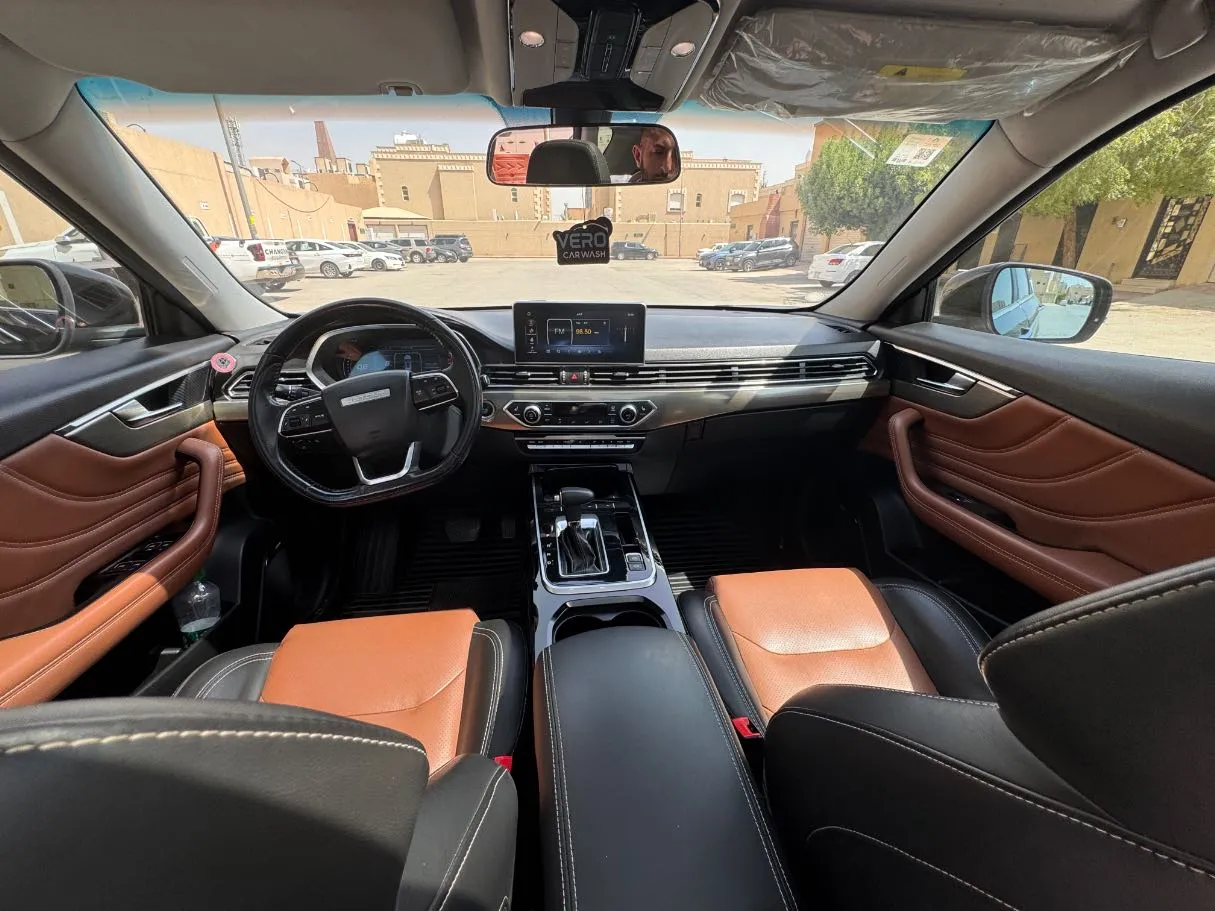 Car image 15