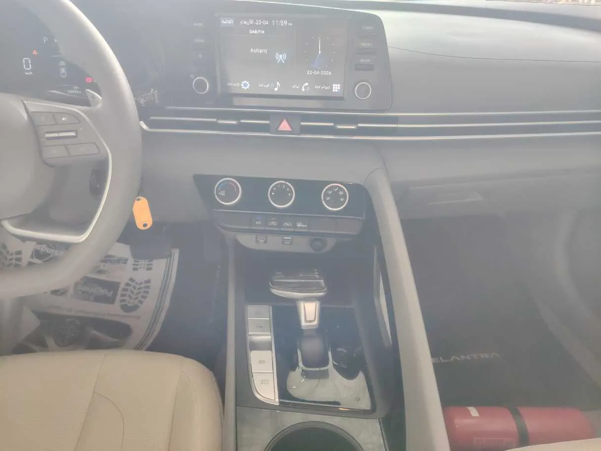 Car image 19