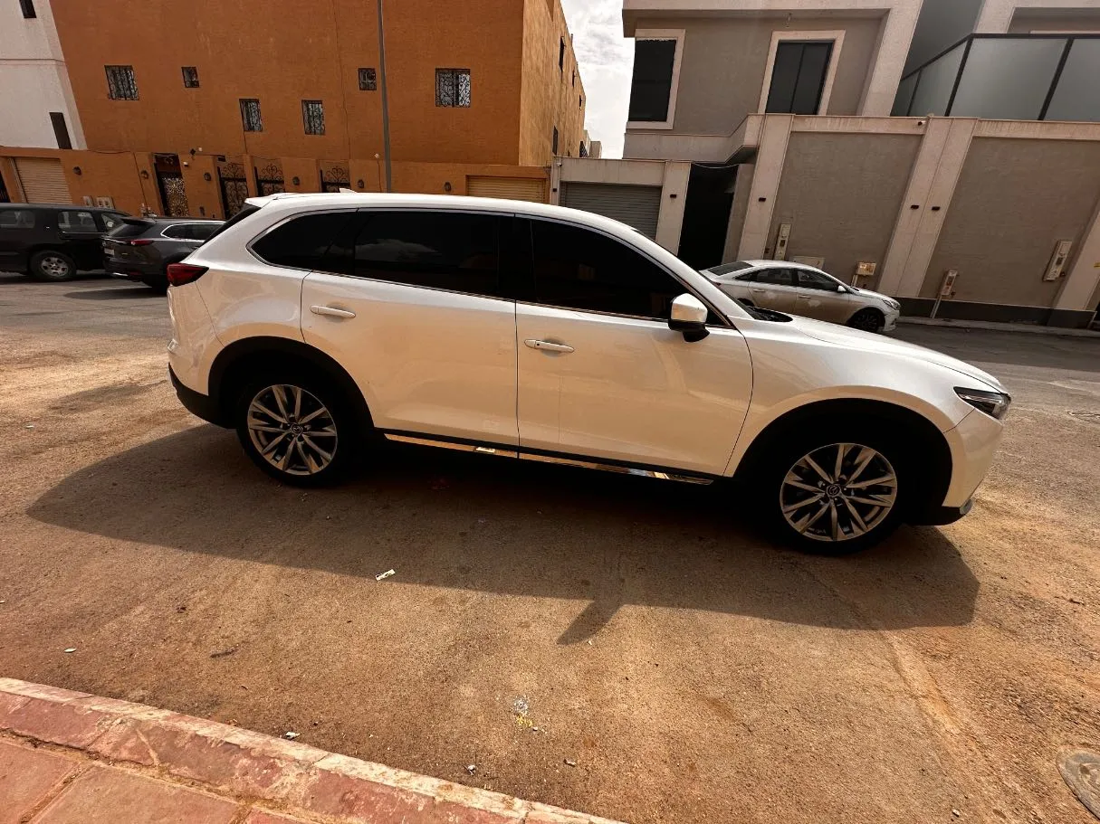 Car image 4
