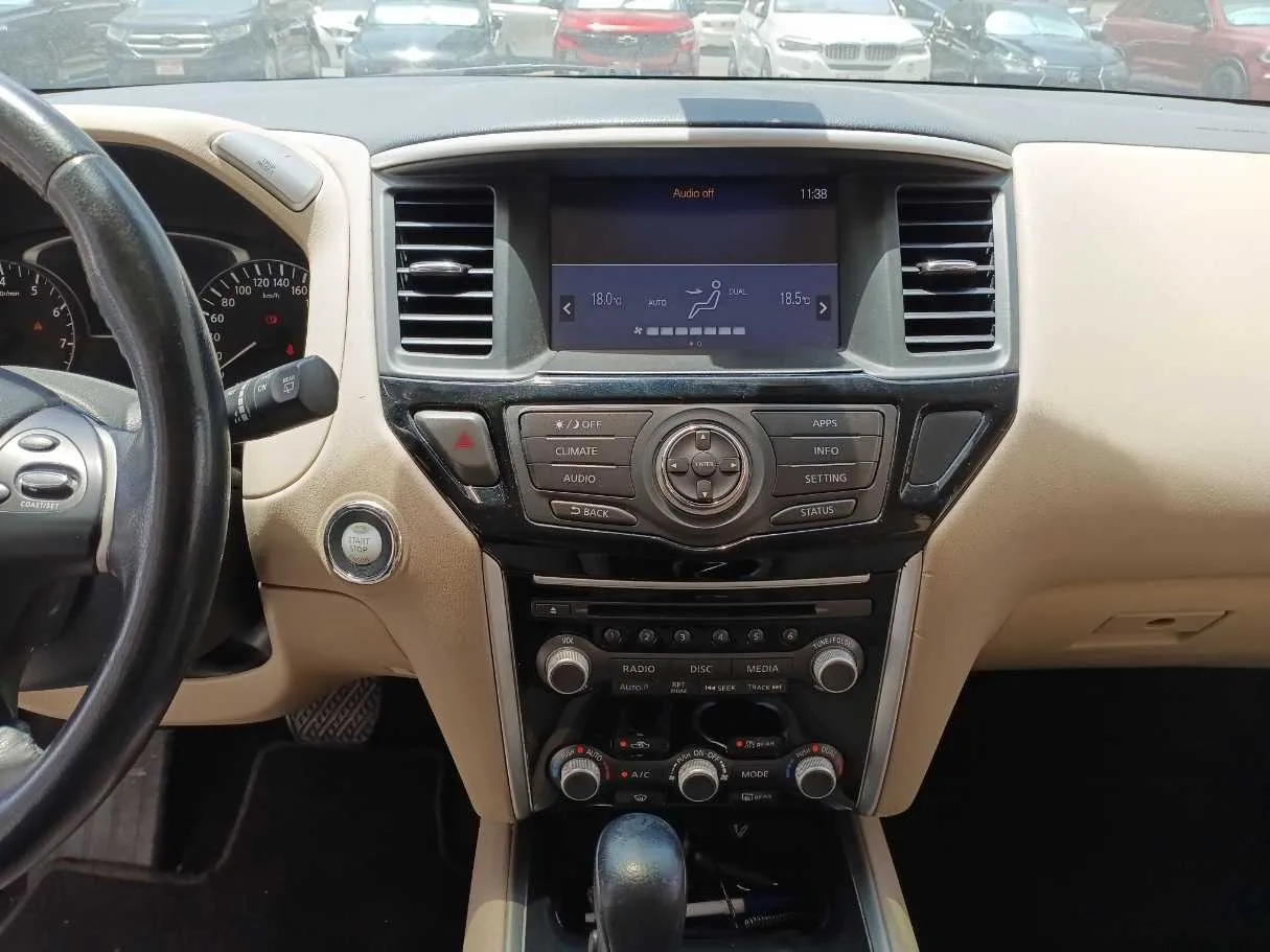 Car image 17