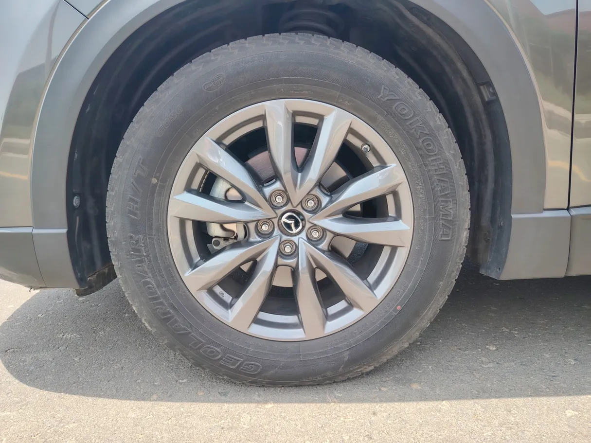 Car image 9