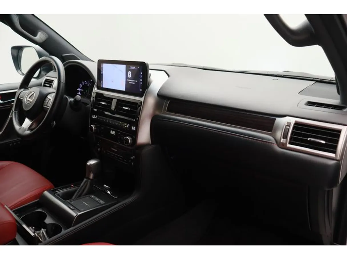 Car image 10