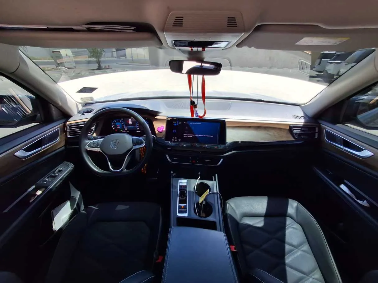 Car image 14