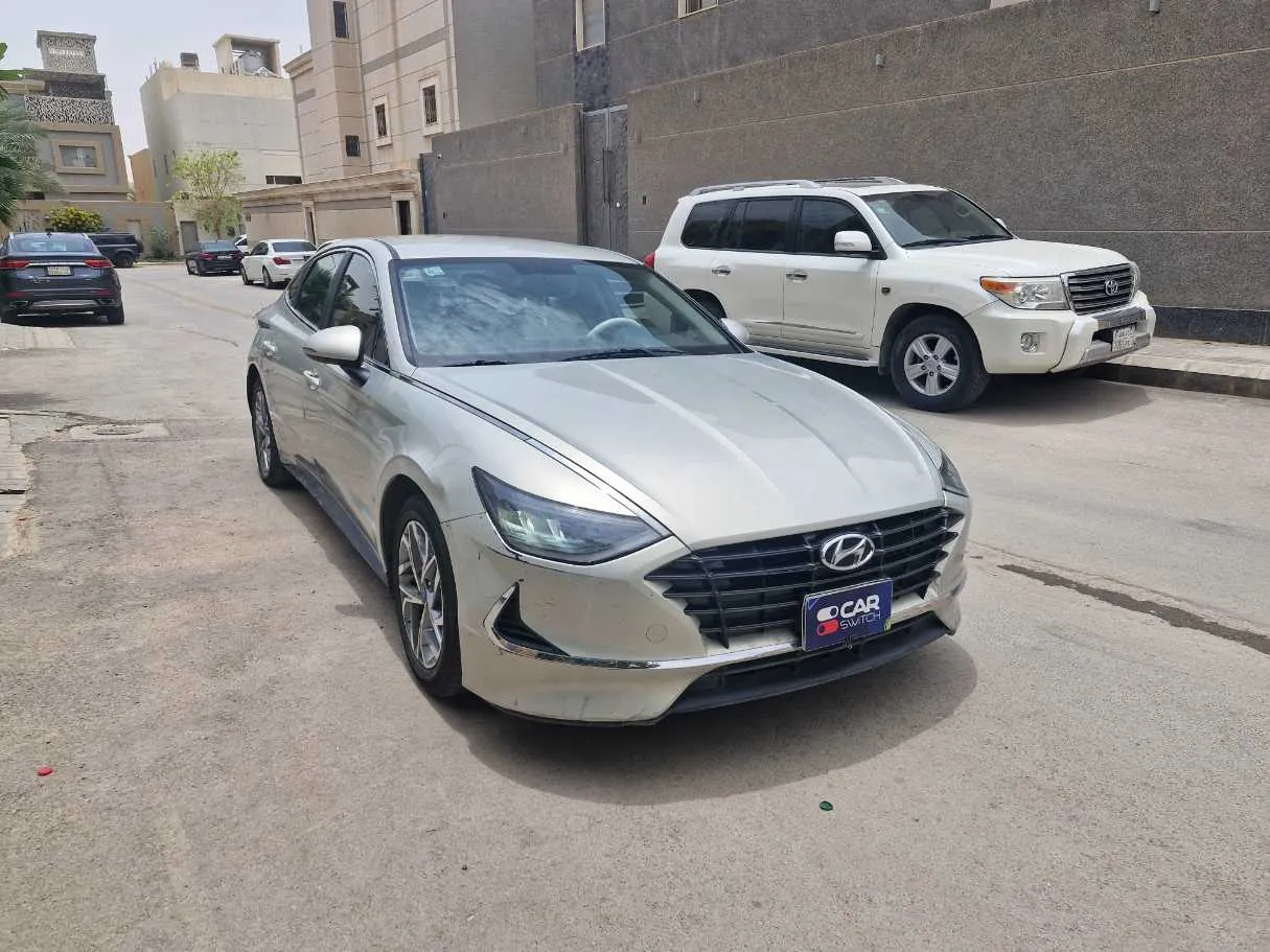 Car image 3