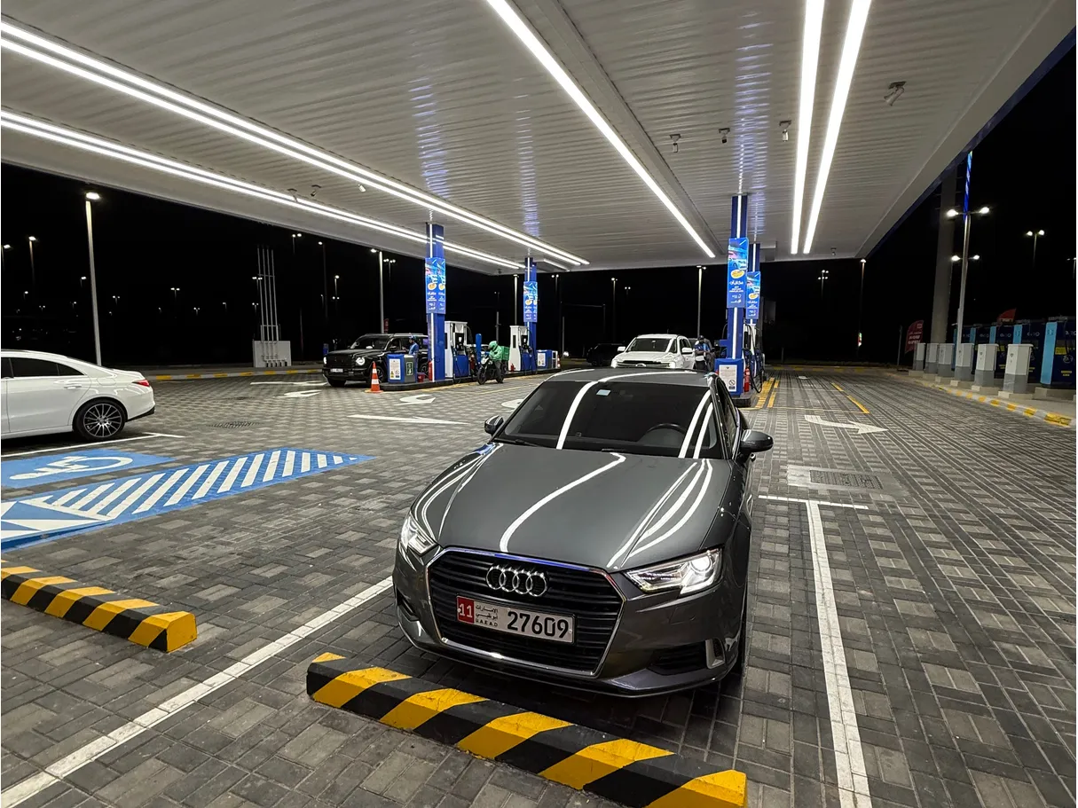 Car image 8