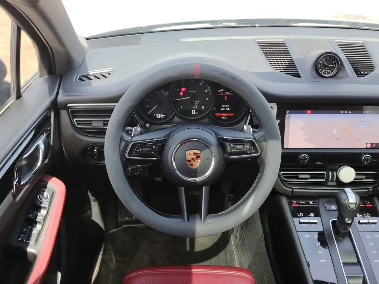 Car image 25