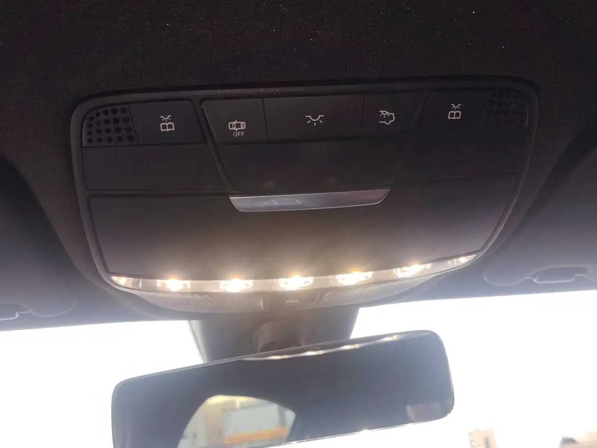 Car image 24