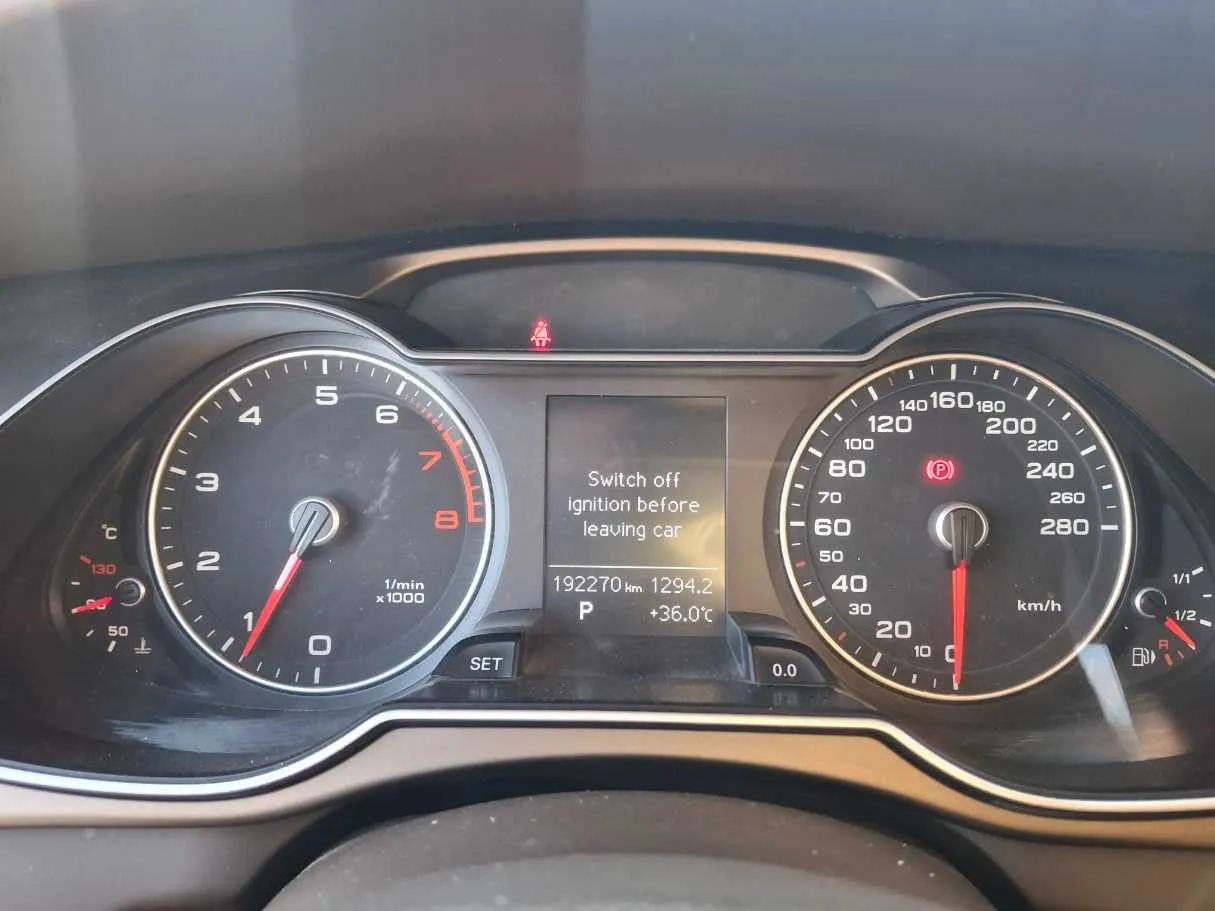 Car image 14