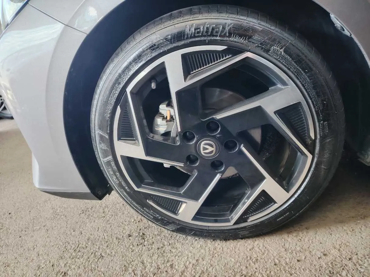 Car image 9