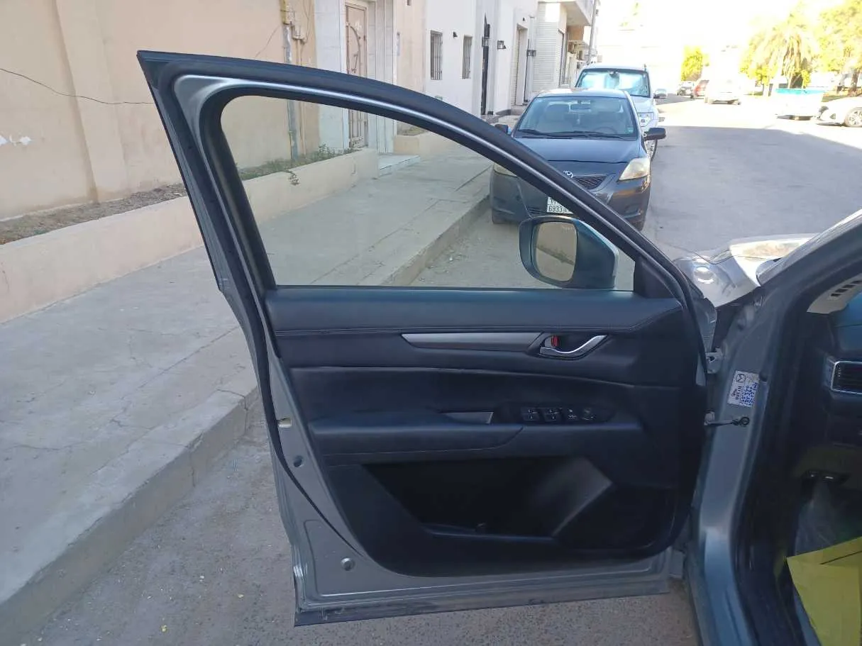 Car image 10