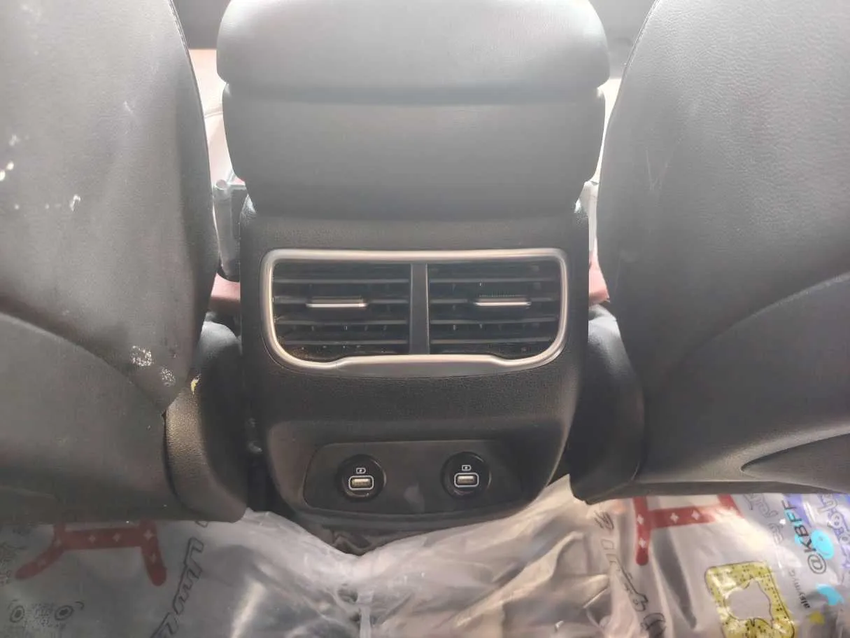 Car image 27