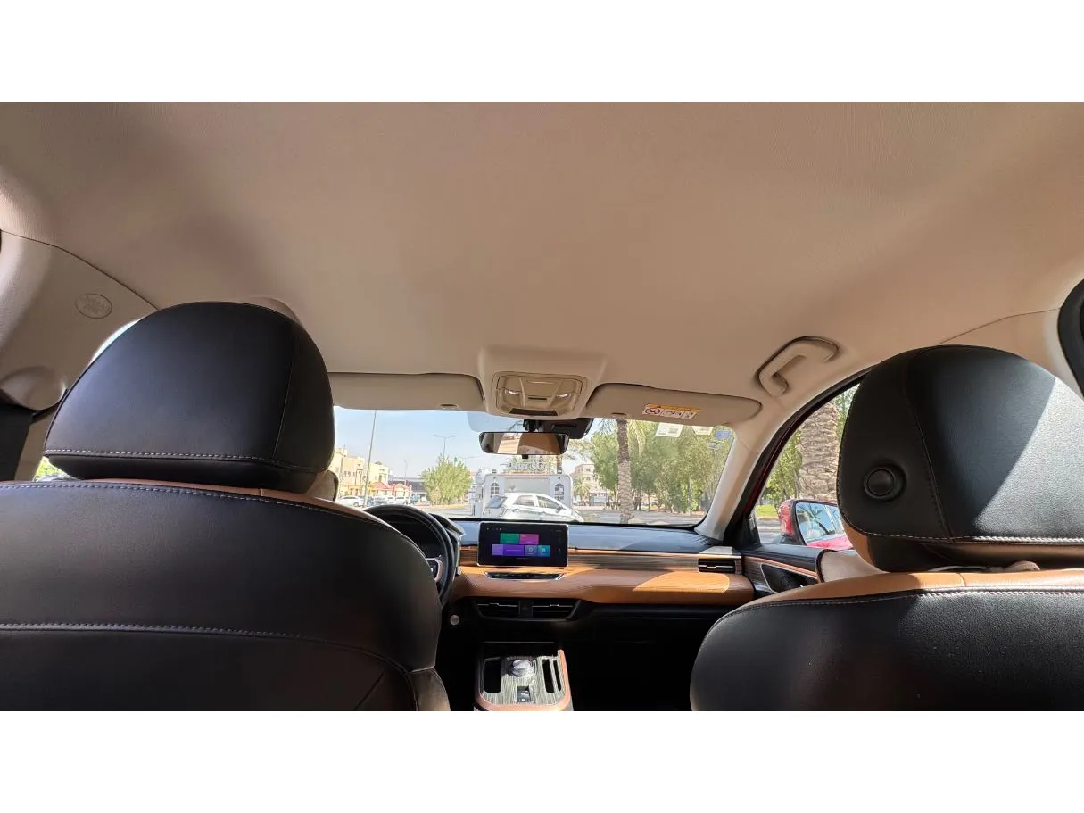Car image 14