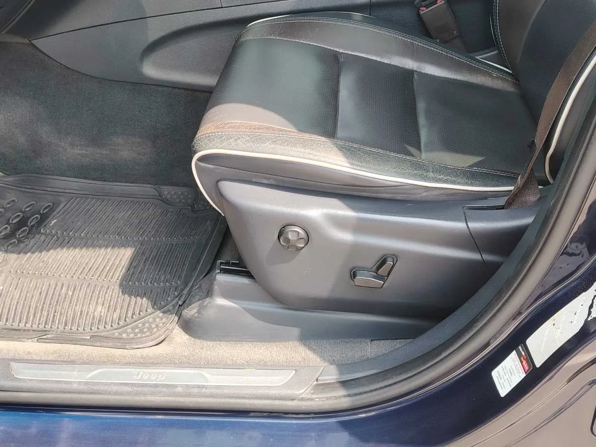 Car image 29