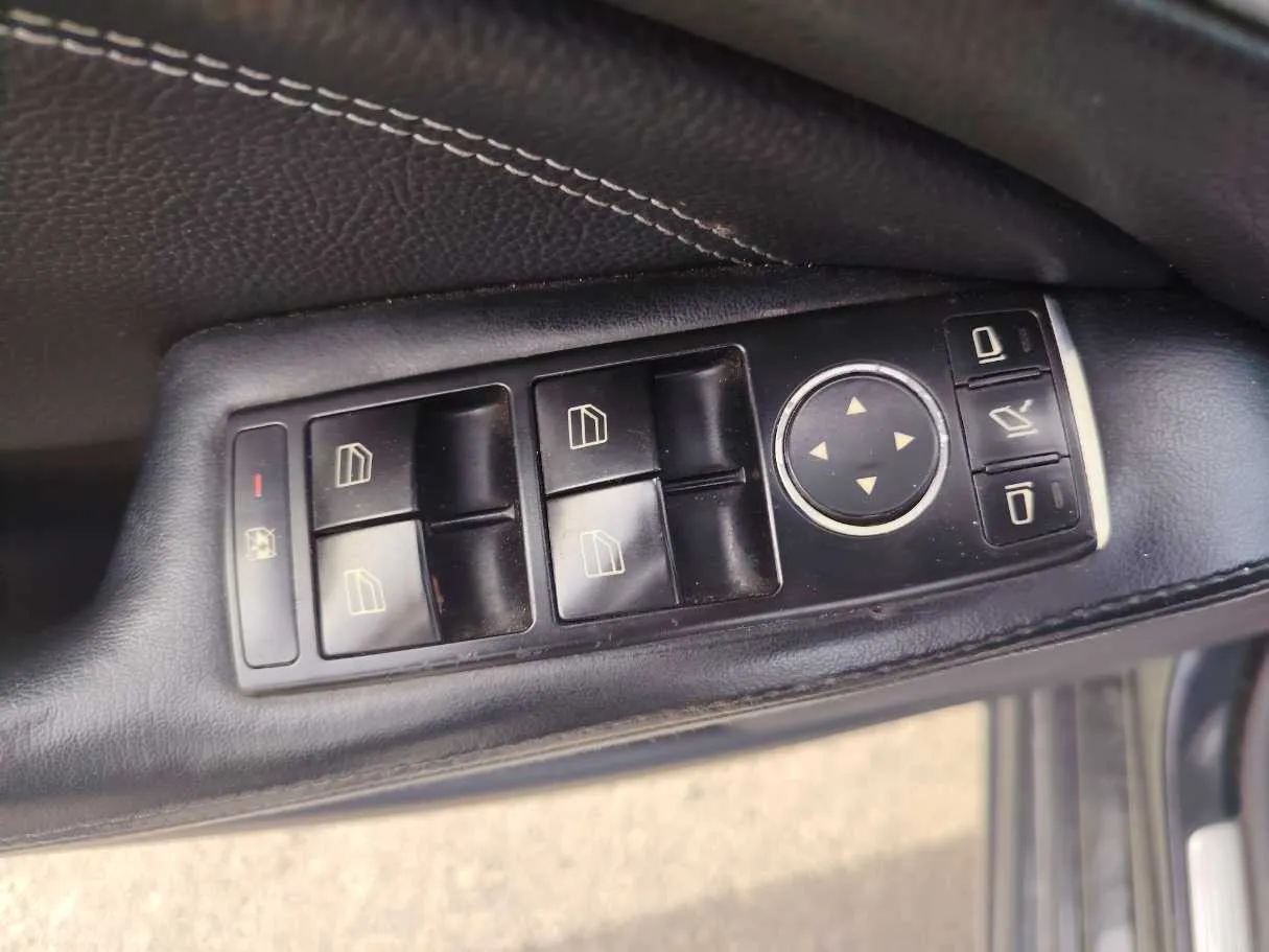 Car image 27