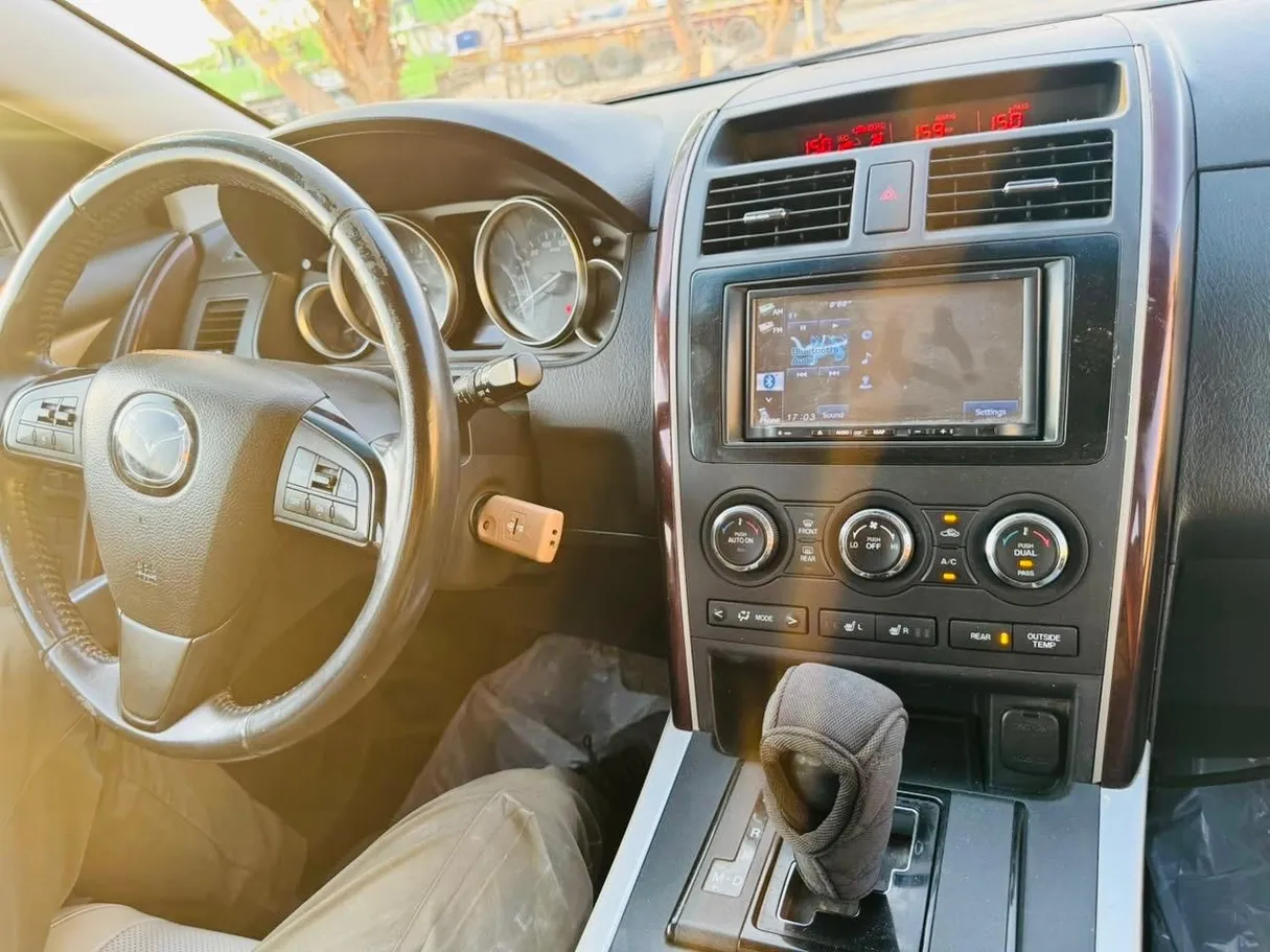 Car image 10