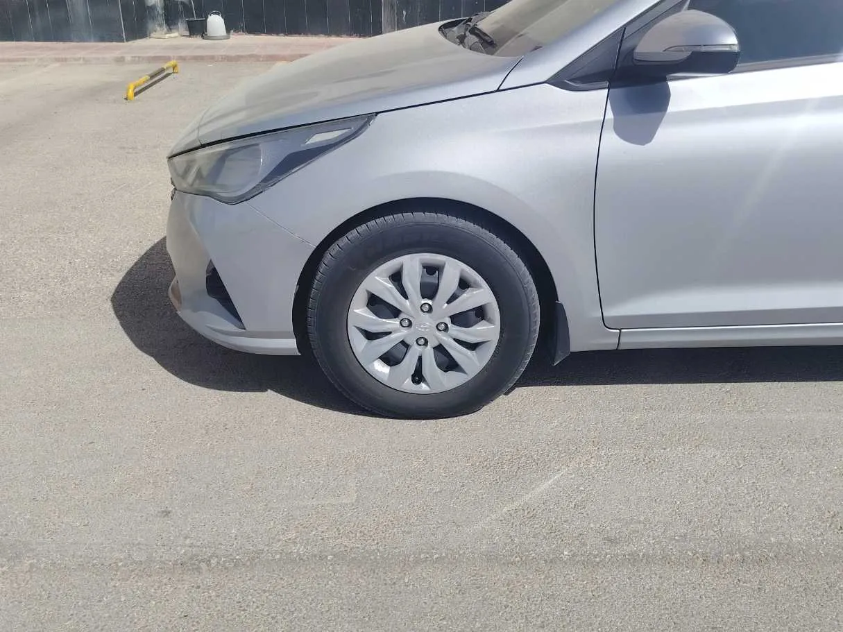 Car image 9
