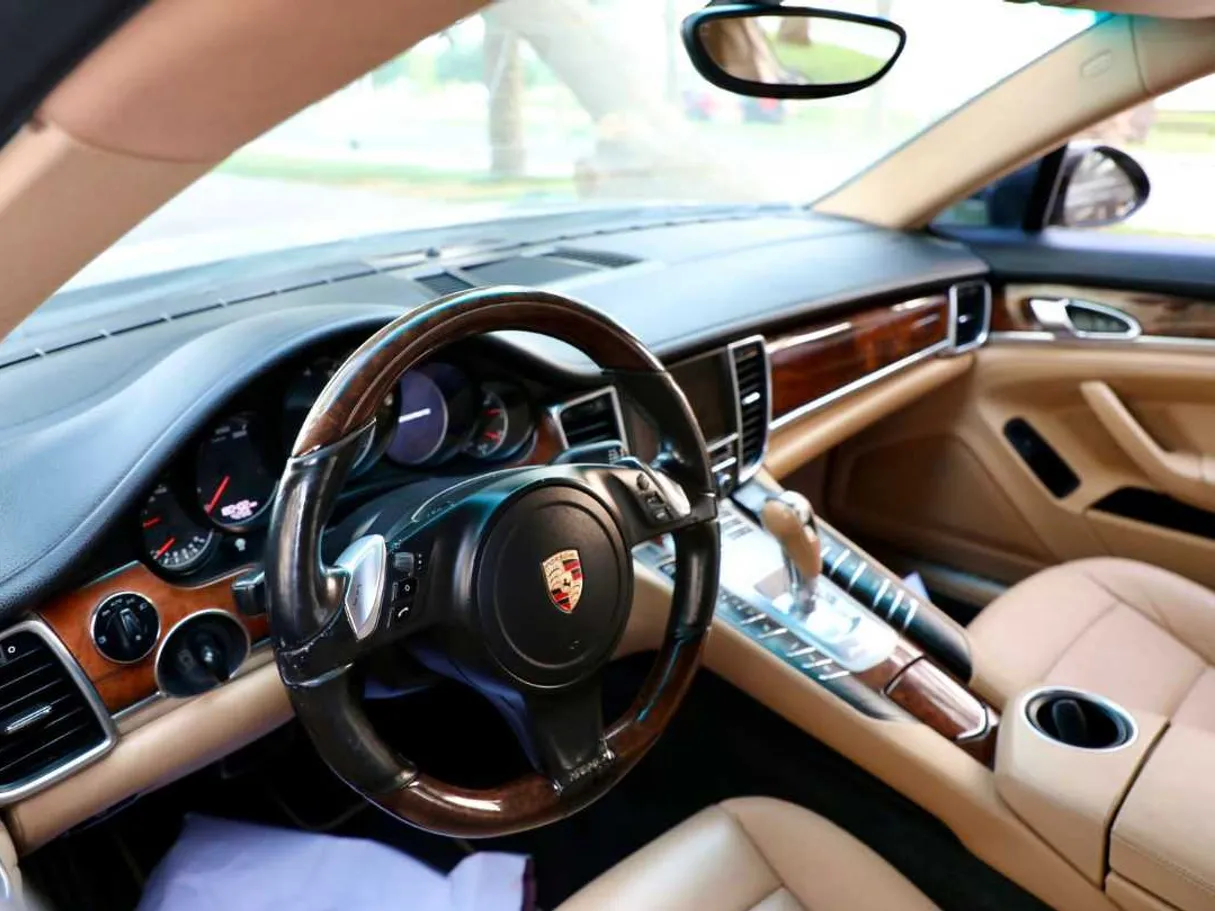 Car image 9