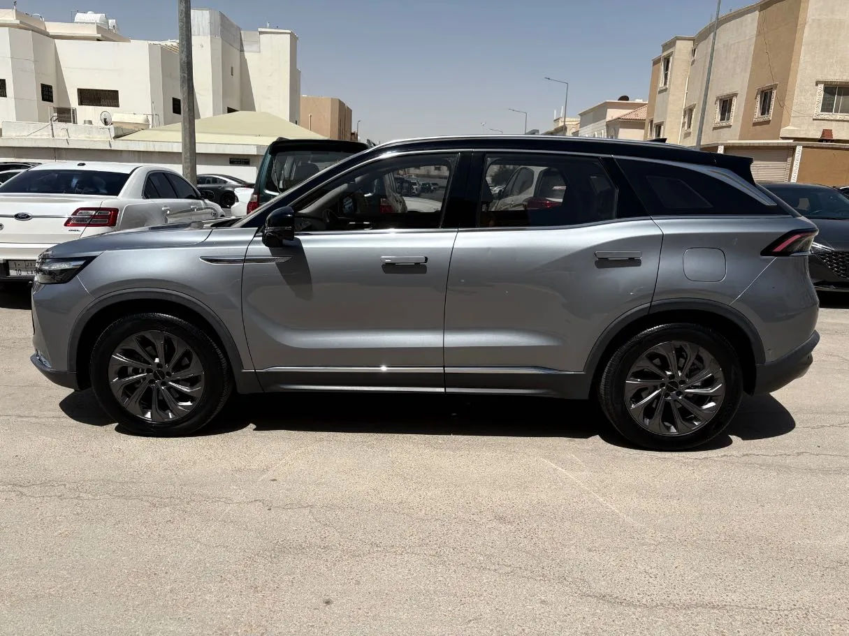 Car image 8