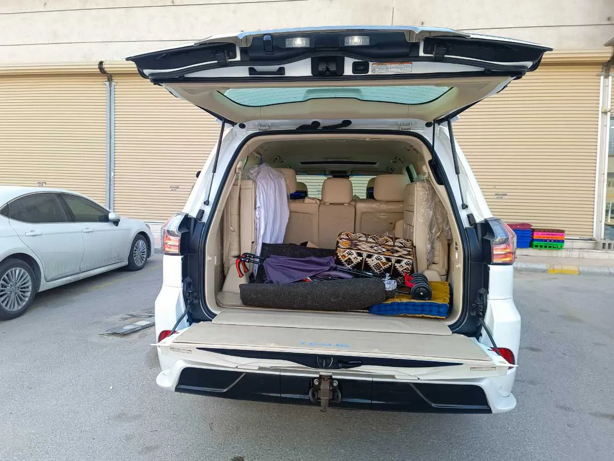 Car image 26
