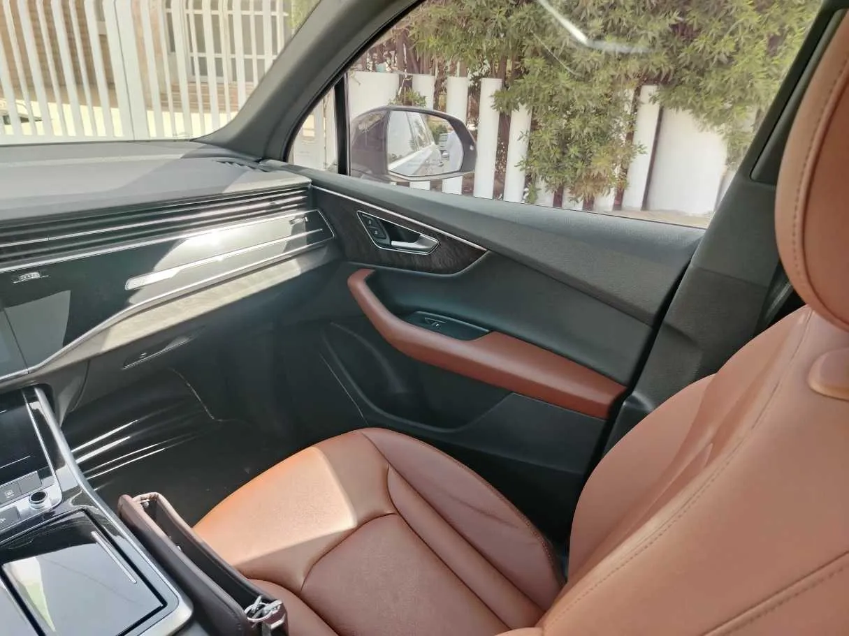 Car image 35