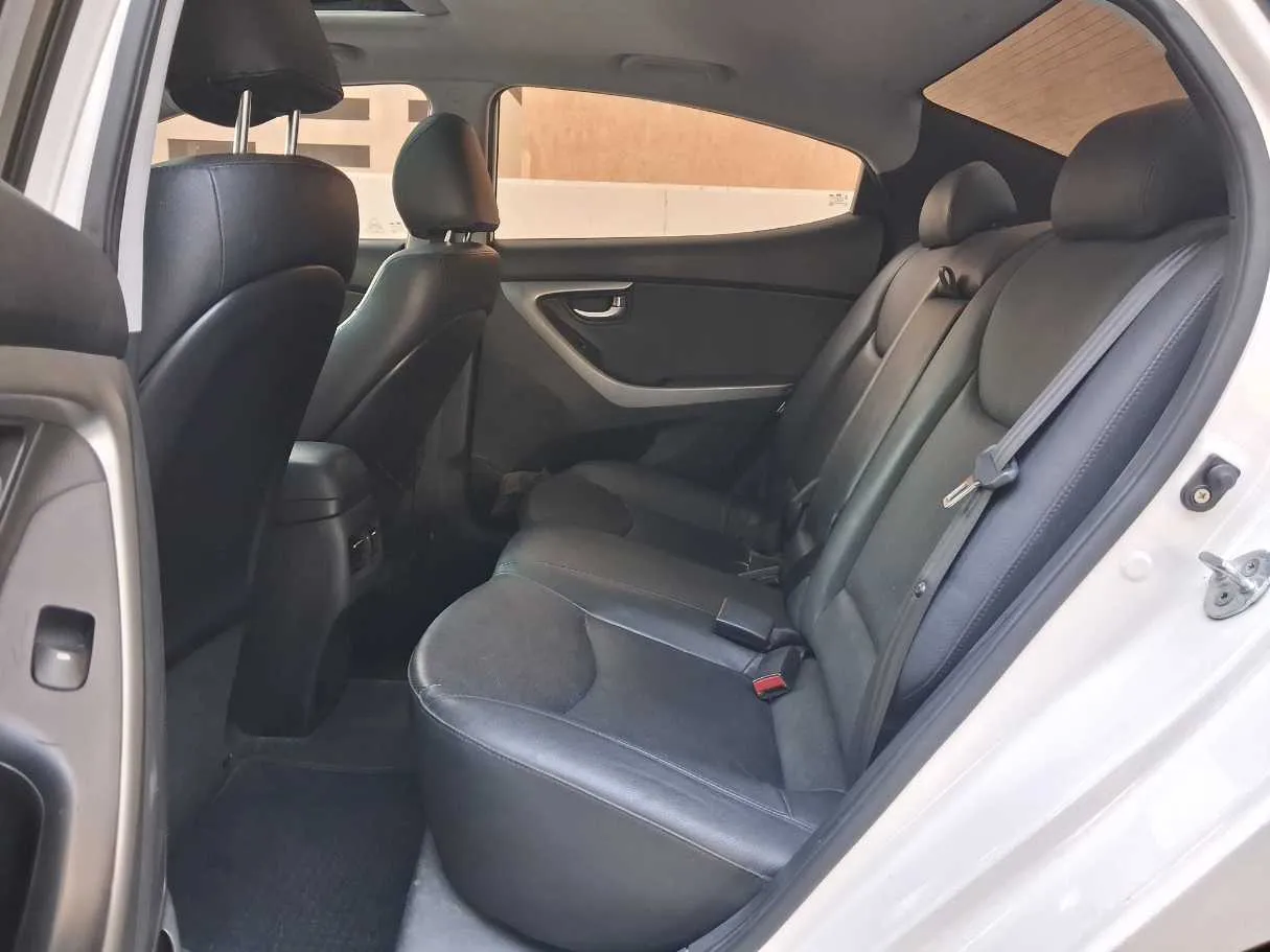 Car image 13