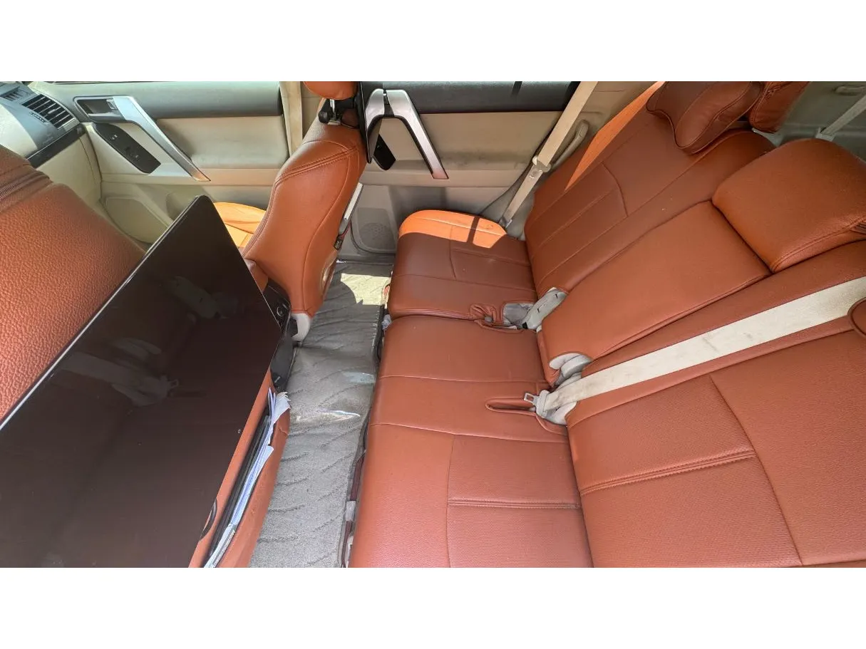 Car image 13
