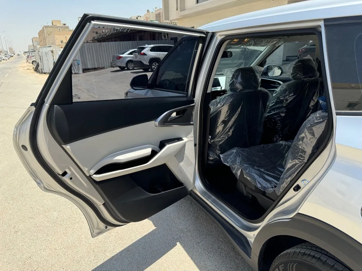 Car image 13
