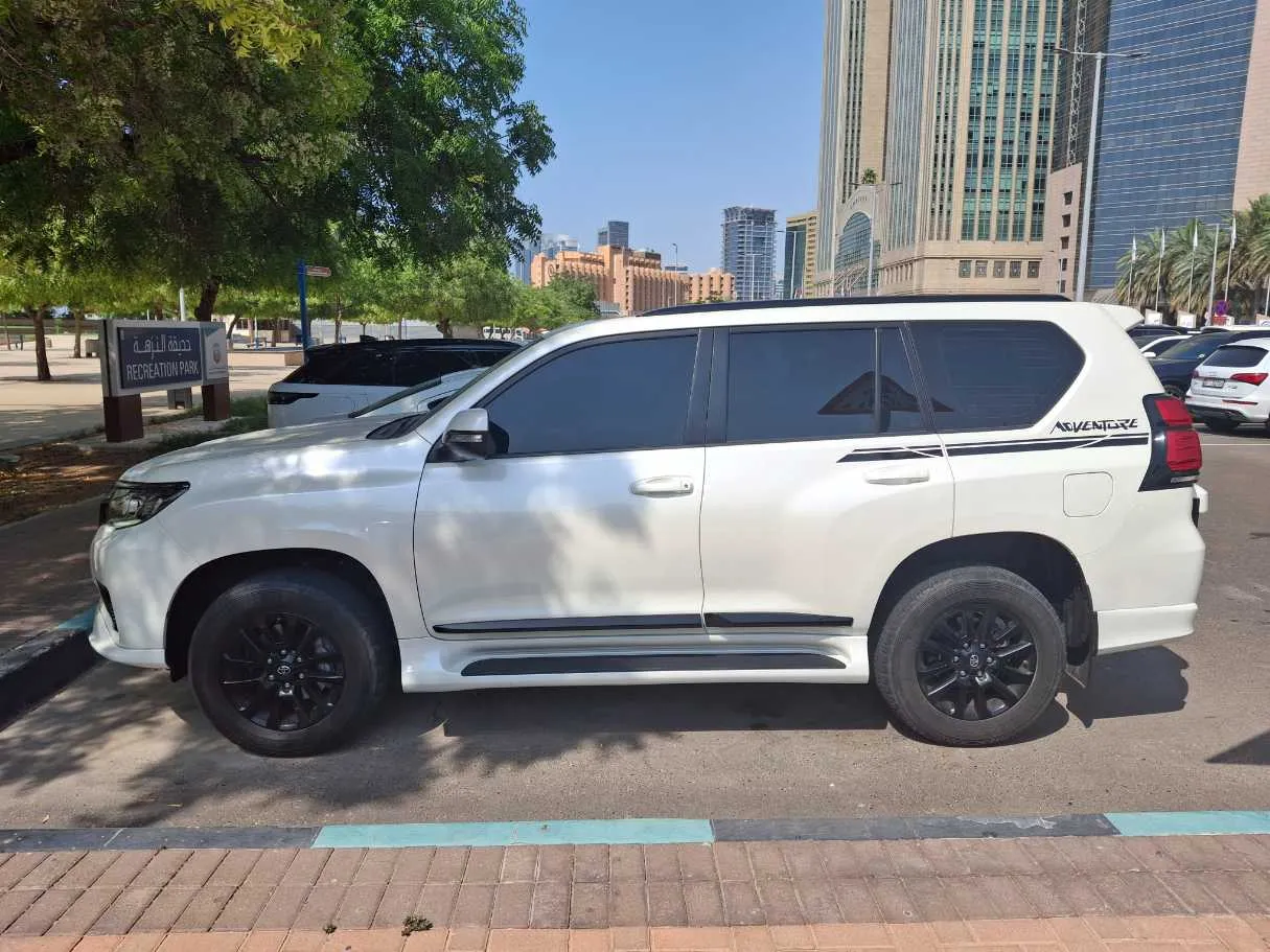 Car image 8