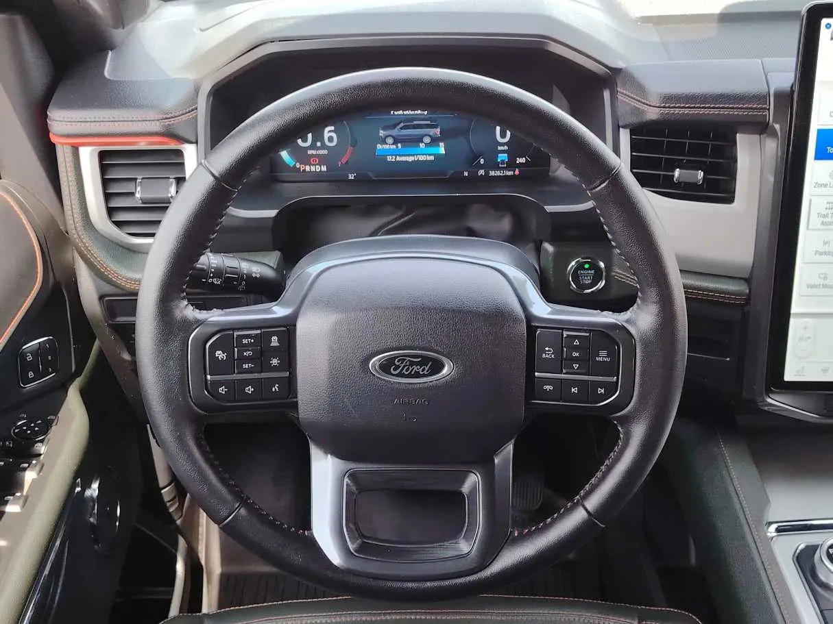 Car image 25
