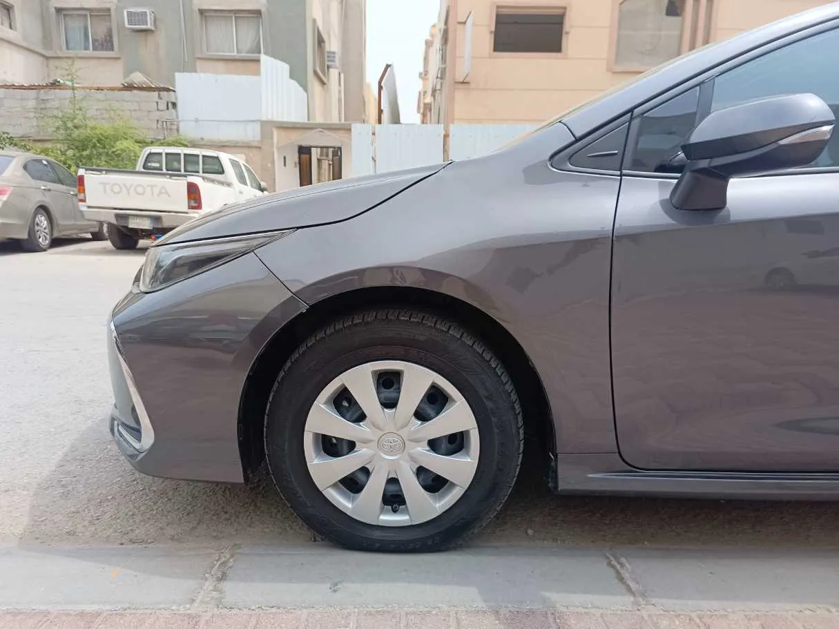 Car image 9