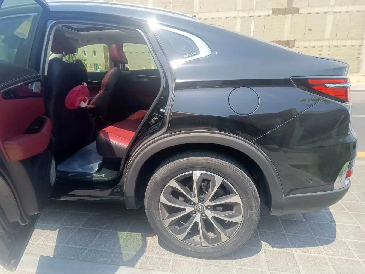 Car image 15