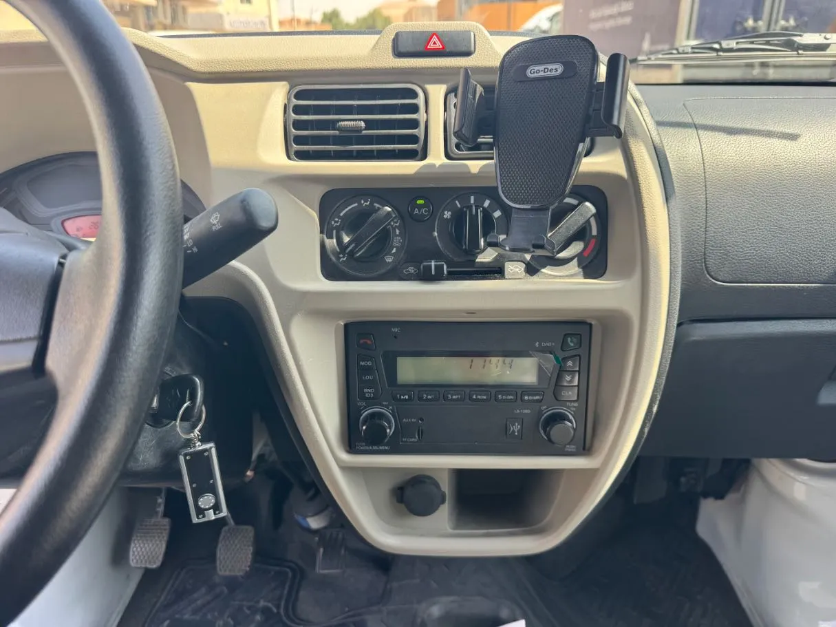 Car image 15