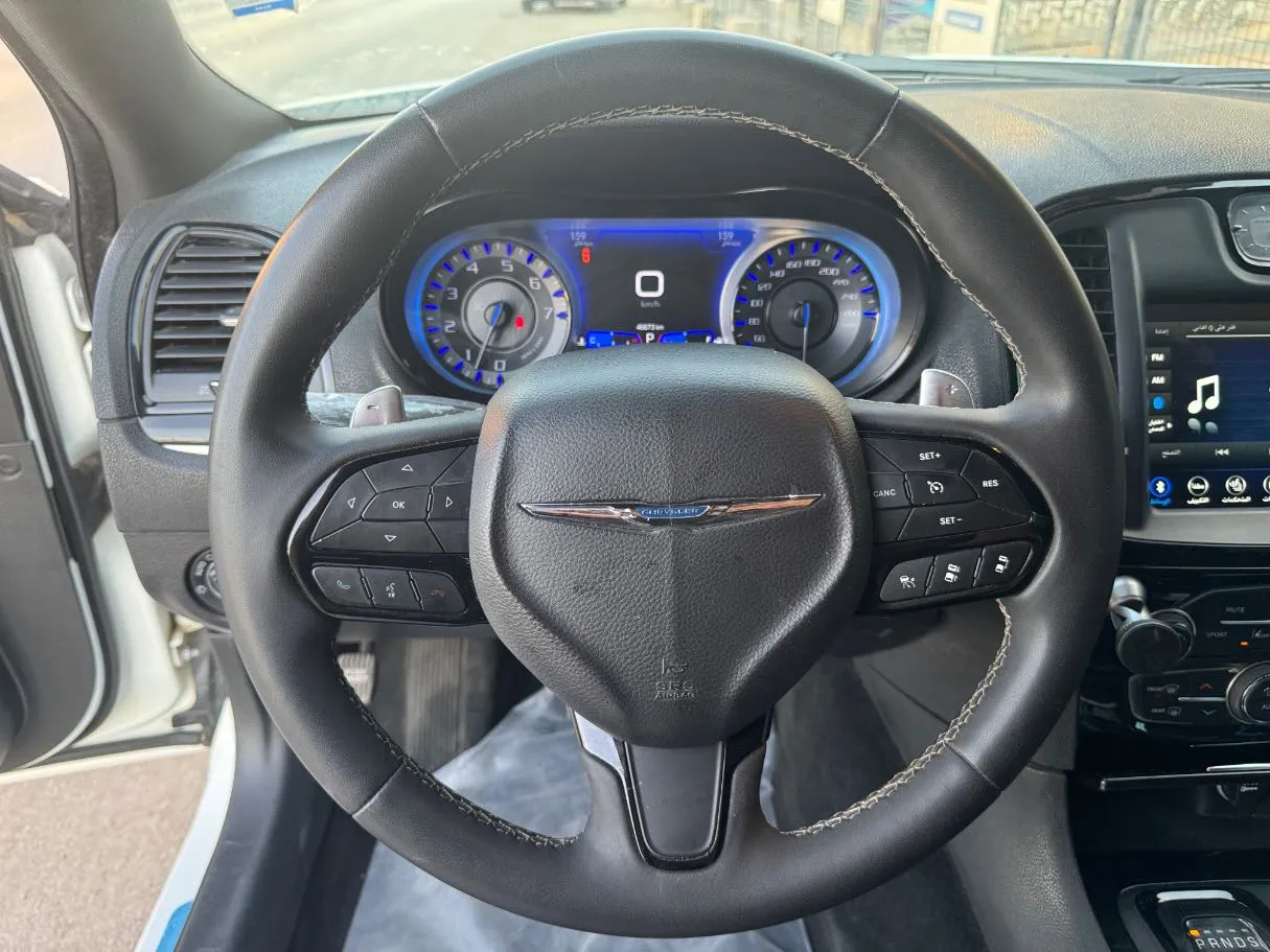 Car image 19