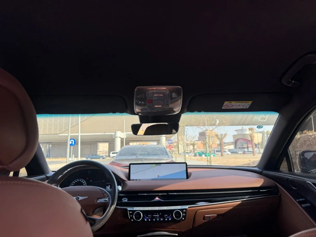 Car image 14