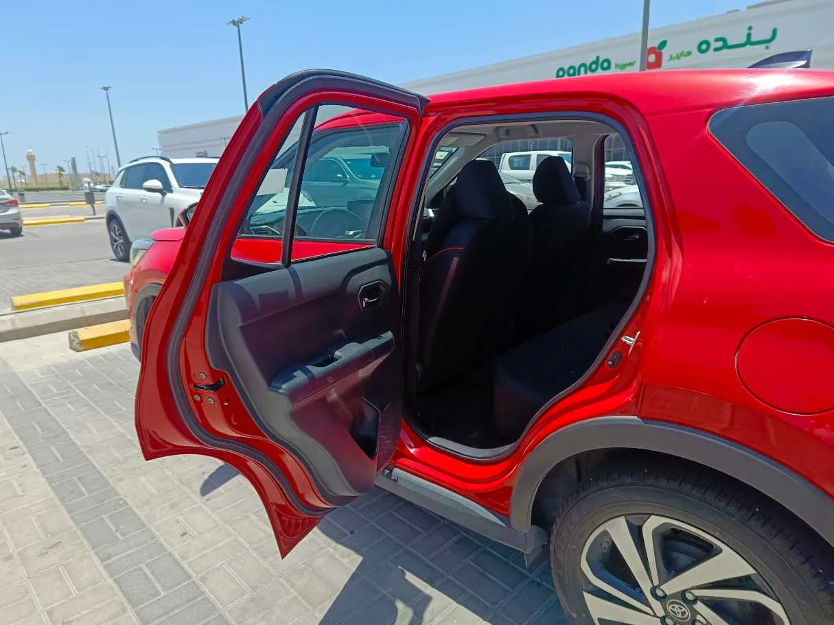 Car image 15