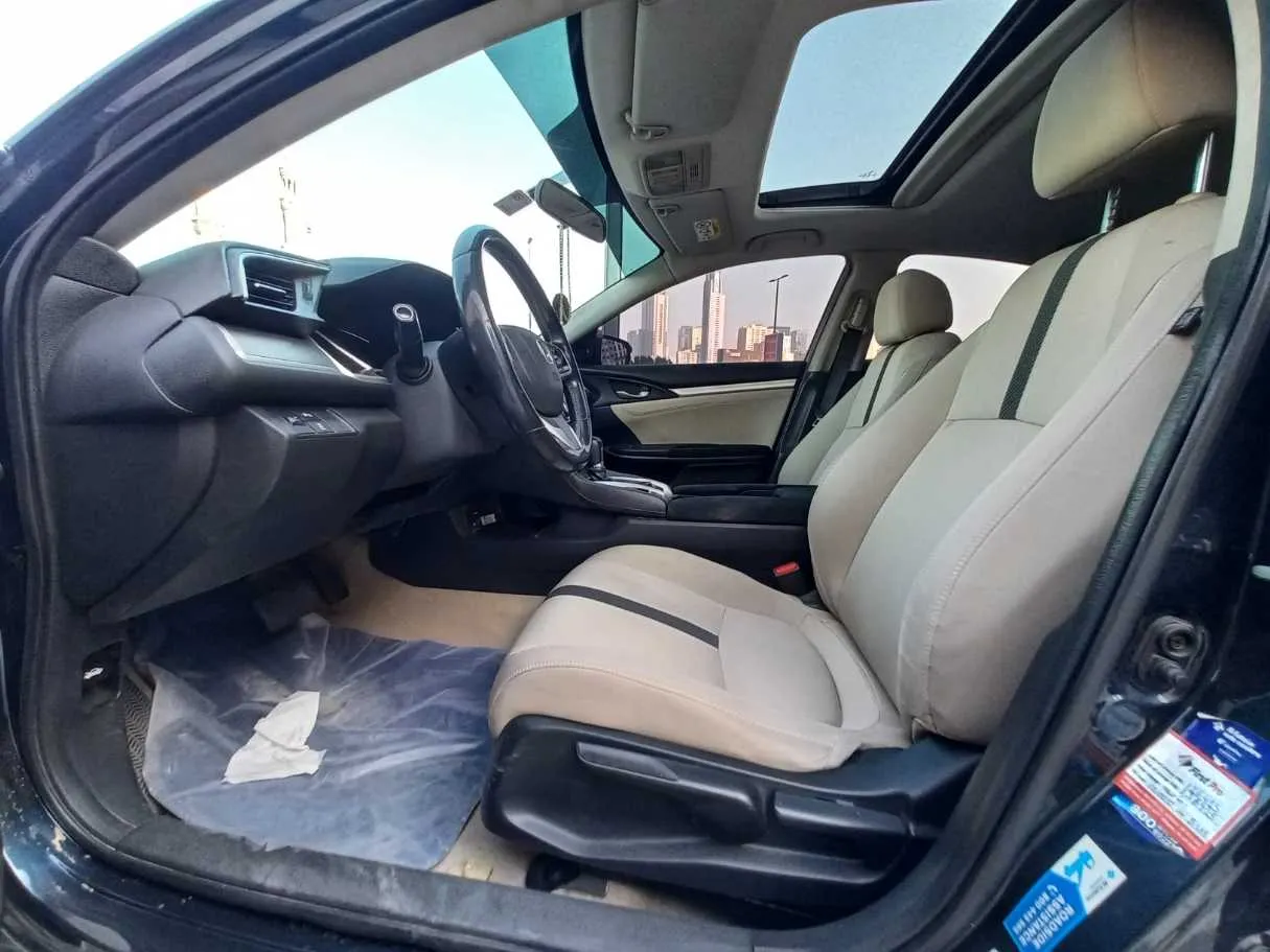Car image 12